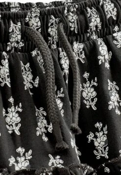 Next Tiered Standard - A-Lijn Rok - Black Ivory White Floral Woodblock Print 9 Next Tiered Standard - A-Lijn Rok - Black Ivory White Floral Woodblock Print -Next 1828d12a637c4281864453b80dae0a90