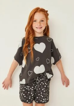 Next Set Standard - Shorts - Black White Heart