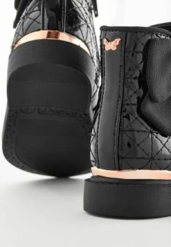 Next Korte Laarzen - Black Patent 9 Next Korte Laarzen - Black Patent -Next 6f6353395bb64890ac18d3ca43783e44