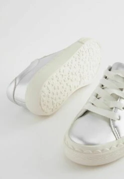 Next Scallop Detail Lace-Up Standard - Sneakers Laag - Silver -Next 708a6160e9ed40a7a4ed72e43ffaeb08