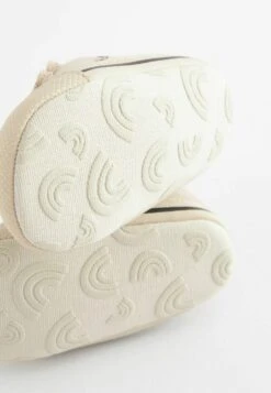 Next Pram Easy Fastening Standard - Babyschoenen - Stone Natural Giraffe -Next b8870c2ea17743ec97279df01bdf8332