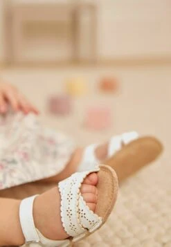 Next Standard - Sandalen - White Scallop